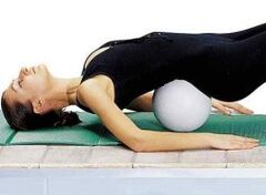 Exercise with a roller below the lower back